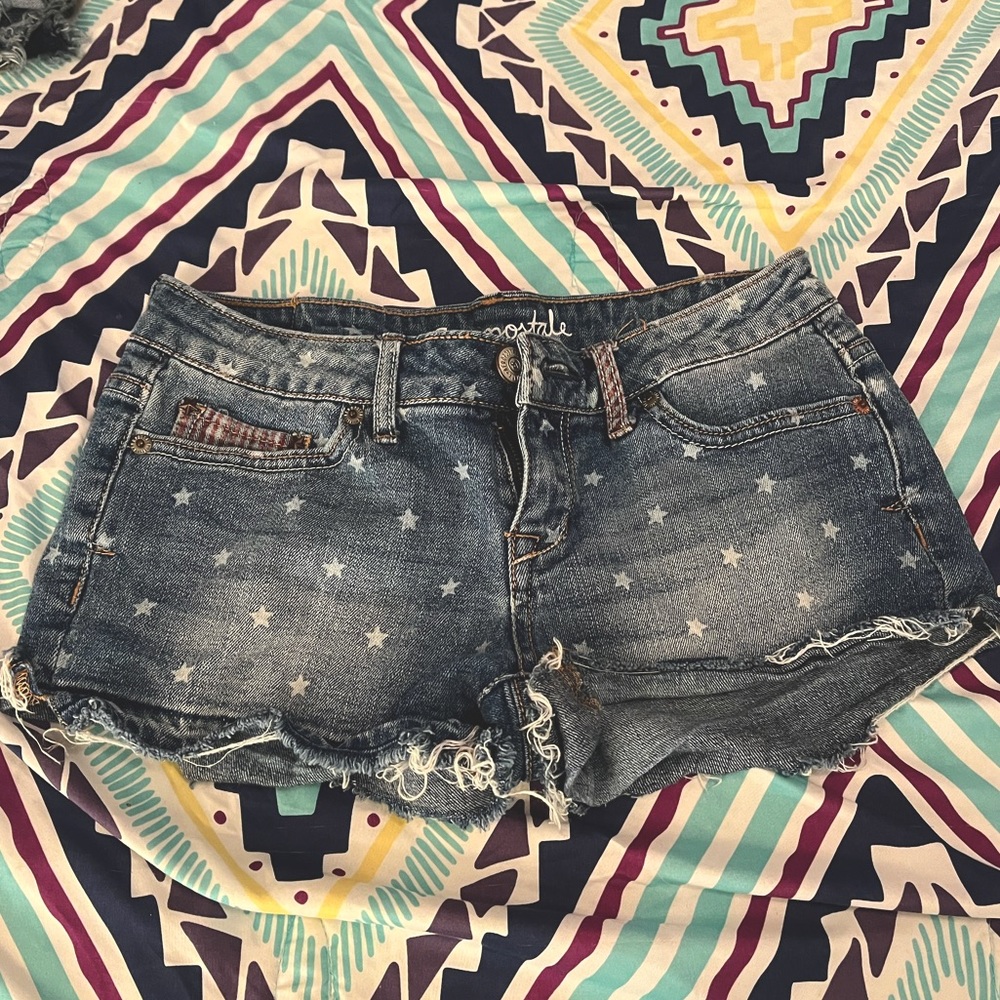 Aeropostale jean shorts. US size 00. Barely worn, very good condition. Blue.